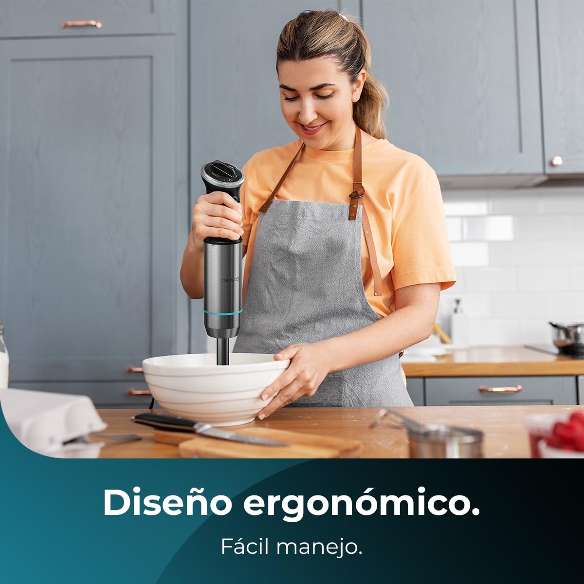 Cecotec Batidora de Mano Power Neutron 1100MAX Pro. 1100W Potencia Máxima, 4 Cuchillas Recubrimiento de Titanio, Velocidad Ajustable, Función Turbo, Pie XL, Vaso 800ml, Picadora y Varilla Montaclaras